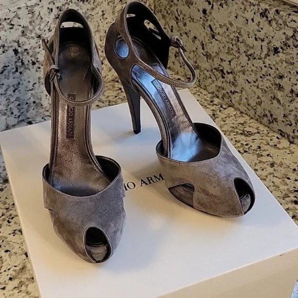 Gorgeous Giorgio Armani Dark Iron grey pumps - Picture 2 of 12
